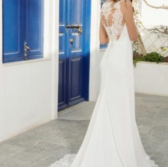 Gorgeous Wedding Gown, NEW, never worn, stored in garment bag! - Picture 3 of 16